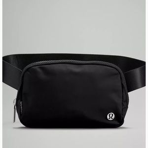 EVERYWHERE BELT BAG BLACK